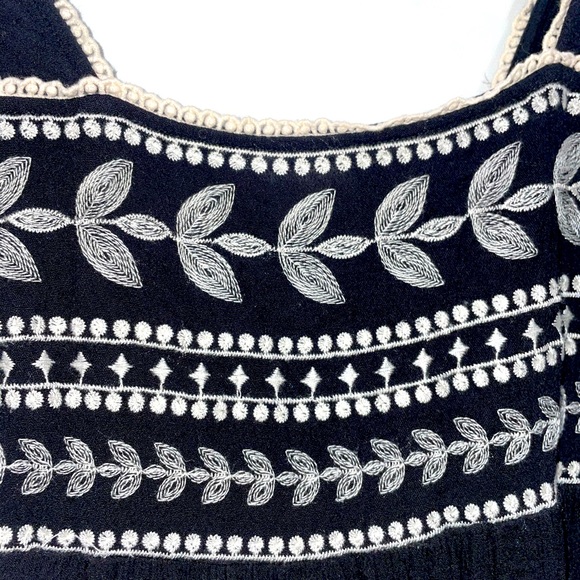 Altar’d State embroidered blouse - Picture 6 of 10